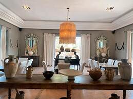 Villa Singulière By Louhou Collection