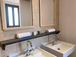 Villa Singulière By Louhou Collection