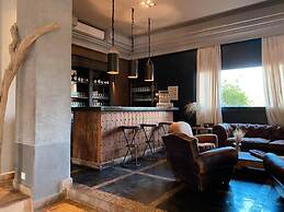 Villa Singulière By Louhou Collection