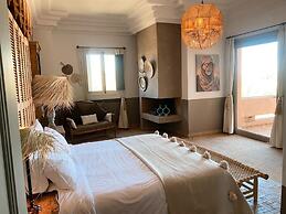 Villa Singulière By Louhou Collection