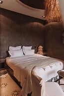 Villa Singulière By Louhou Collection