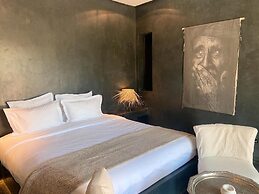 Villa Singulière By Louhou Collection