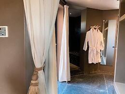 Villa Singulière By Louhou Collection