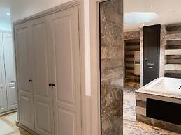 Villa Singulière By Louhou Collection