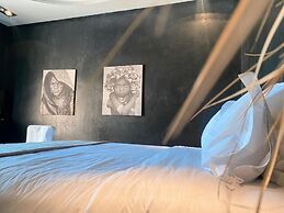 Villa Singulière By Louhou Collection