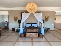 Villa Singulière By Louhou Collection