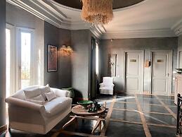 Villa Singulière By Louhou Collection