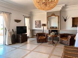 Villa Singulière By Louhou Collection