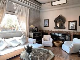 Villa Singulière By Louhou Collection