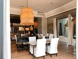 Villa Singulière By Louhou Collection