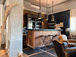 Villa Singulière By Louhou Collection