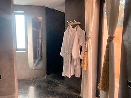 Villa Singulière By Louhou Collection