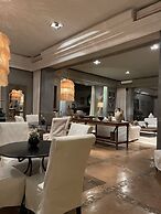 Villa Singulière By Louhou Collection