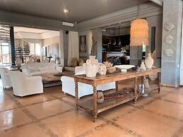 Villa Singulière By Louhou Collection