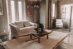 Villa Singulière By Louhou Collection