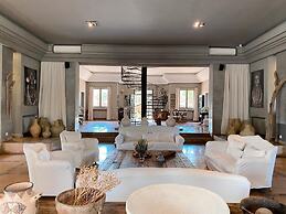 Villa Singulière By Louhou Collection