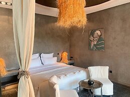 Villa Singulière By Louhou Collection