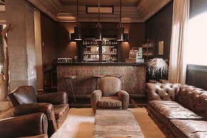 Villa Singulière By Louhou Collection