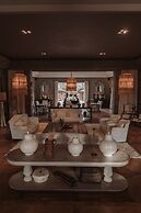 Villa Singulière By Louhou Collection