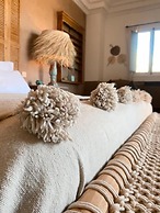 Villa Singulière By Louhou Collection