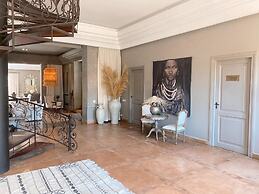 Villa Singulière By Louhou Collection