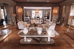 Villa Singulière By Louhou Collection