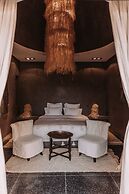 Villa Singulière By Louhou Collection