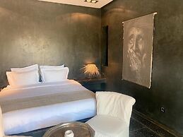 Villa Singulière By Louhou Collection