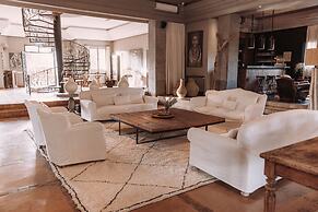 Villa Singulière By Louhou Collection