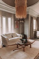 Villa Singulière By Louhou Collection