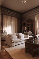 Villa Singulière By Louhou Collection