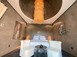 Villa Singulière By Louhou Collection