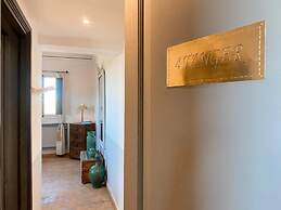 Villa Singulière By Louhou Collection