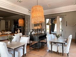 Villa Singulière By Louhou Collection