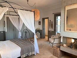 Villa Singulière By Louhou Collection