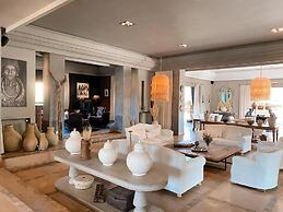 Villa Singulière By Louhou Collection