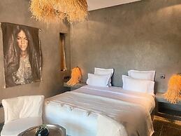 Villa Singulière By Louhou Collection