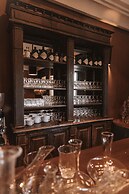 Villa Singulière By Louhou Collection