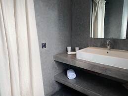 Villa Singulière By Louhou Collection