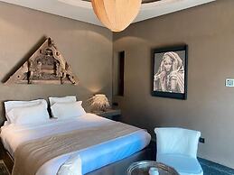 Villa Singulière By Louhou Collection