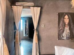 Villa Singulière By Louhou Collection