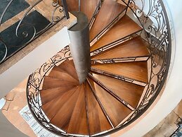 Villa Singulière By Louhou Collection