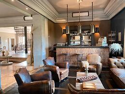 Villa Singulière By Louhou Collection