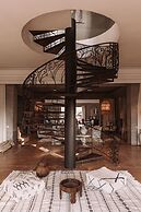 Villa Singulière By Louhou Collection