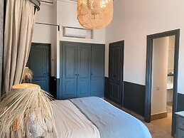 Villa Singulière By Louhou Collection