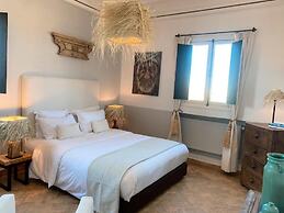 Villa Singulière By Louhou Collection