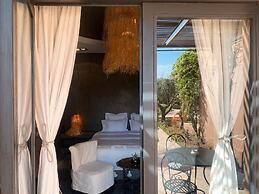 Villa Singulière By Louhou Collection