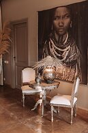 Villa Singulière By Louhou Collection