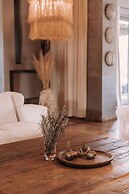 Villa Singulière By Louhou Collection