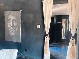 Villa Singulière By Louhou Collection